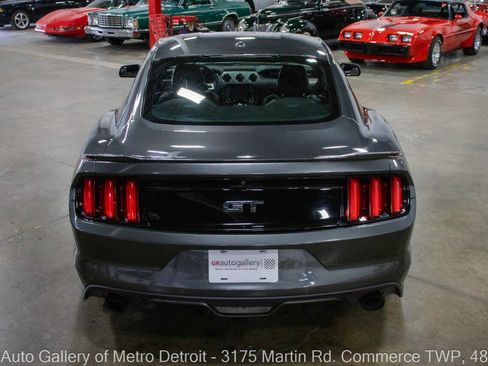 Used 2017 Ford Mustang GT Premium RWD image 5
