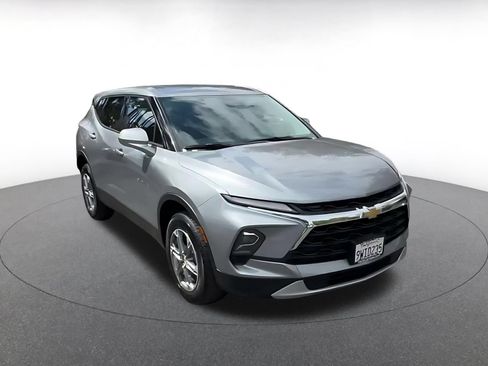 Used 2026 Chevrolet Blazer LT FWD image 3