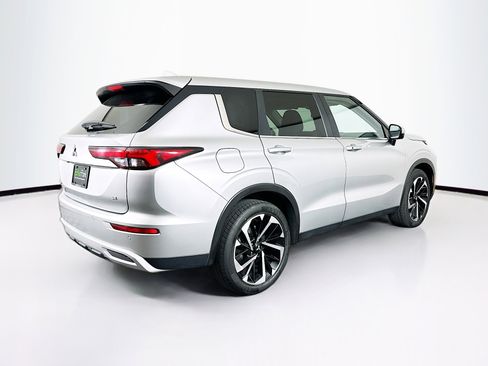 Used 2024 Mitsubishi Outlander SE image 9