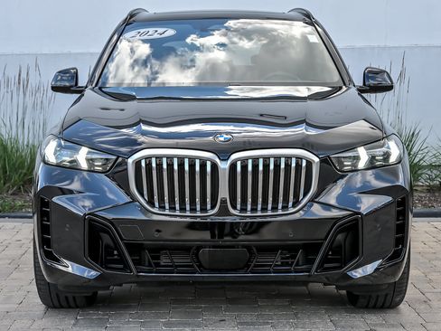 Used 2024 BMW X5 xDrive40i w/ M Sport Package AWD/4WD image 4