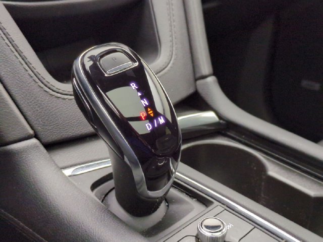 Used 2024 Cadillac XT6 Premium Luxury w/ LPO, Floor Liner Package FWD image 17