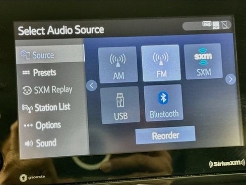 Used 2022 Toyota Prius XLE FWD image 22
