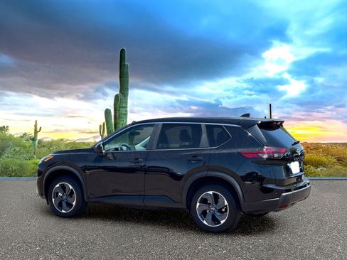 Used 2025 Nissan Rogue SV FWD image 3