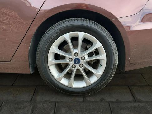 Used 2019 Ford Fusion SEL image 17