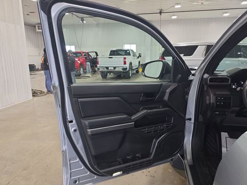 Used 2024 Toyota Tacoma SR5 AWD/4WD image 23