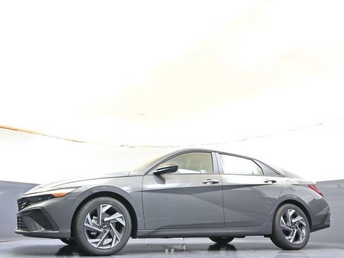 New 2025 Hyundai Elantra Sport image 35