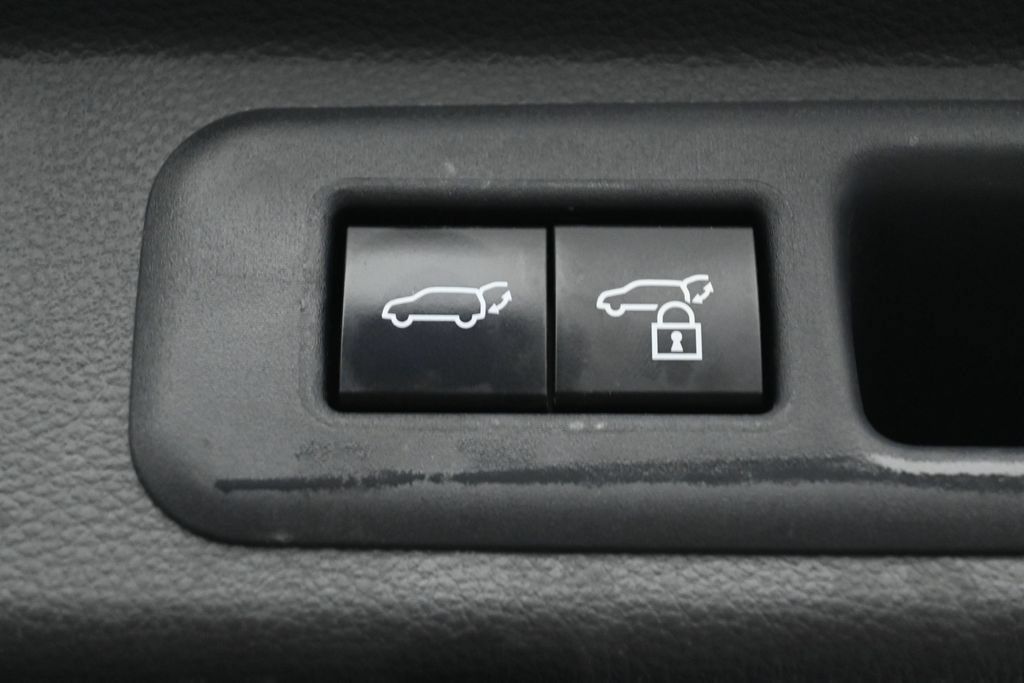 Used 2025 Toyota Sequoia Platinum AWD/4WD image 34