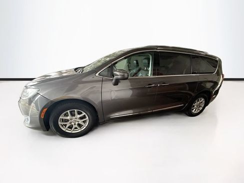 Used 2020 Chrysler Pacifica Touring-L FWD image 9