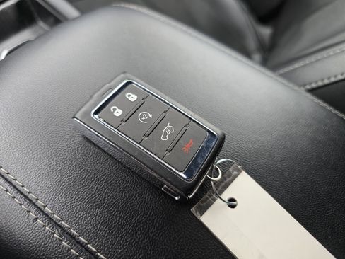 Used 2025 Jeep Grand Cherokee Altitude image 36