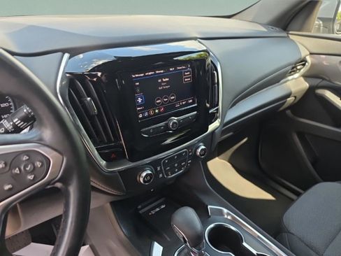 Used 2023 Chevrolet Traverse LT FWD image 17