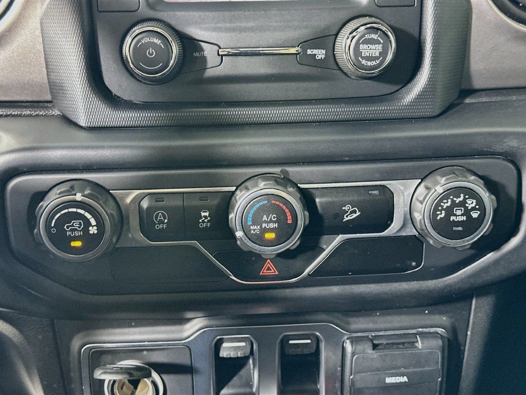 Used 2020 Jeep Wrangler Sport AWD/4WD image 16