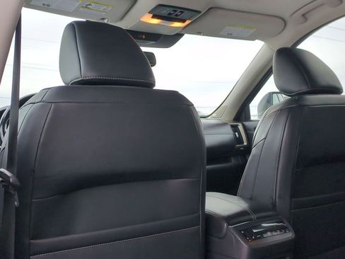 Used 2022 Nissan Pathfinder Platinum w/ Cargo Package image 17