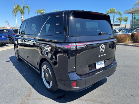 Used 2025 Volkswagen ID. Buzz Pro S RWD image 8