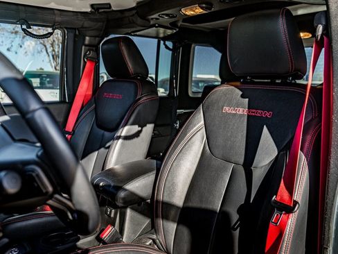 Used 2017 Jeep Wrangler Unlimited Rubicon image 16