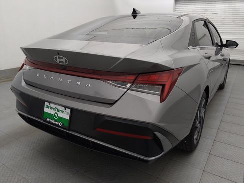 Used 2024 Hyundai Elantra SEL w/ Convenience Package FWD image 9