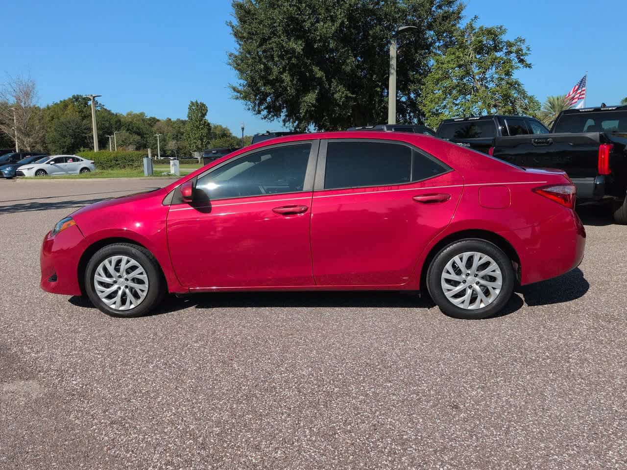 Used 2018 Toyota Corolla LE FWD image 3