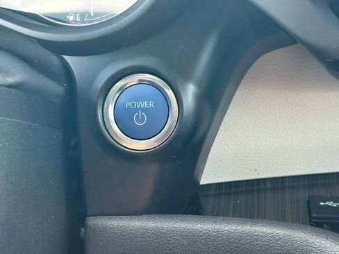 Used 2024 Toyota Sienna Platinum image 32