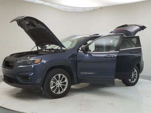 Used 2021 Jeep Cherokee Latitude Lux w/ Comfort/Convenience Group image 10