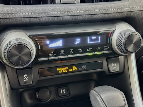 Used 2019 Toyota RAV4 LE image 23