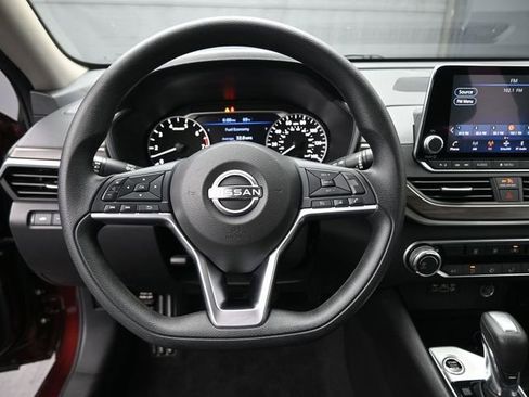 Used 2024 Nissan Altima 2.5 SV image 7