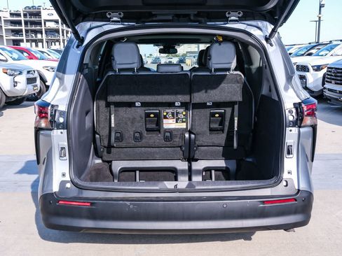 Certified 2024 Toyota Sienna XLE w/ XLE Plus Package FWD image 27