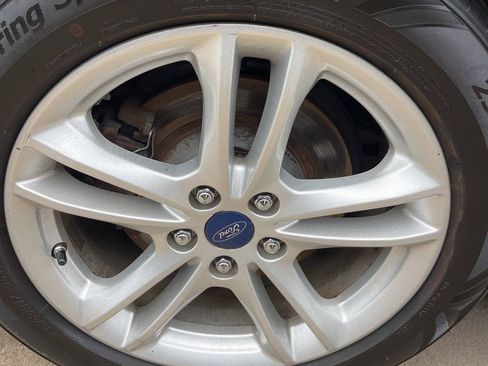 Used 2018 Ford Fusion SE w/ Fusion SE Technology Package FWD image 21