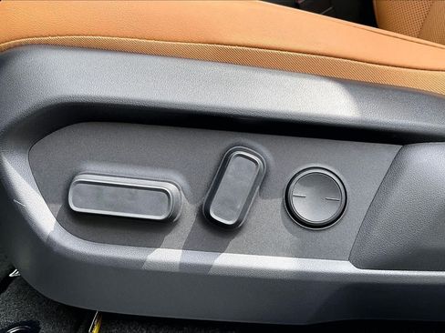New 2026 Lexus ES 350e FWD image 15