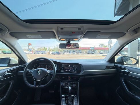 Used 2020 Volkswagen Jetta SE w/ SE Cold Weather Package FWD image 12