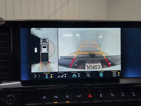 Used 2023 Chevrolet Silverado 1500 ZR2 w/ Technology Package AWD/4WD image 21