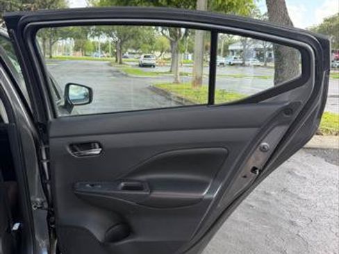 Used 2025 Nissan Versa SR FWD image 15