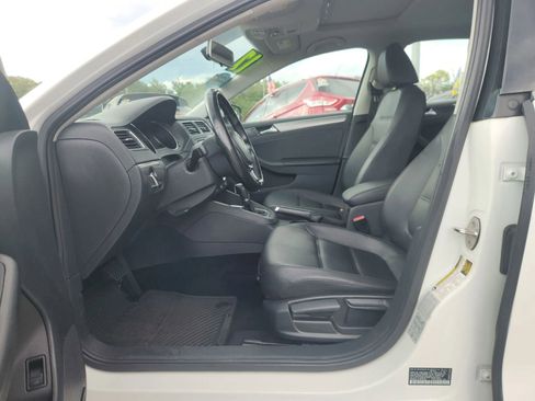 Used 2017 Volkswagen Jetta SE FWD image 9