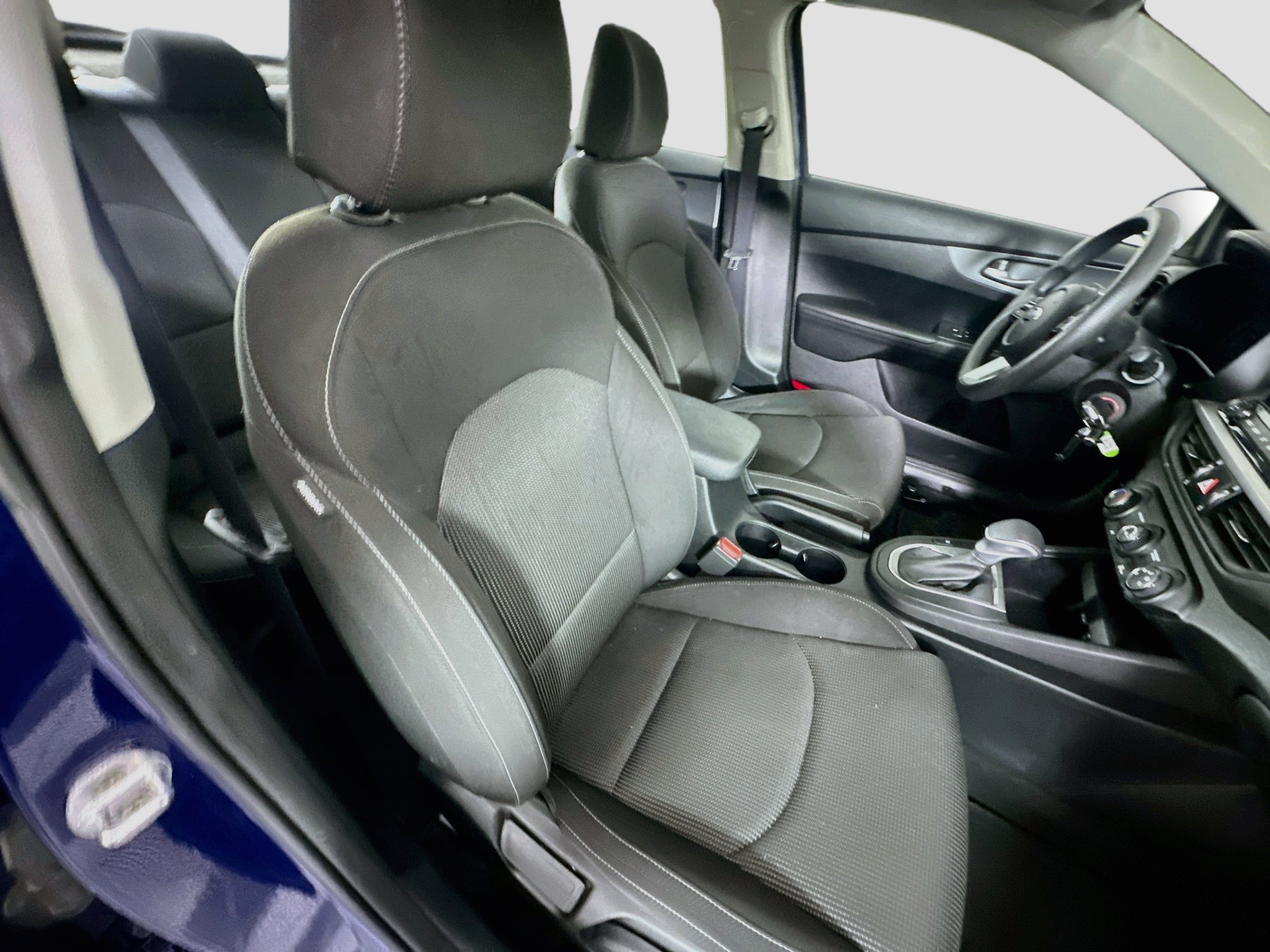 Used 2020 Kia Forte LXS FWD image 29