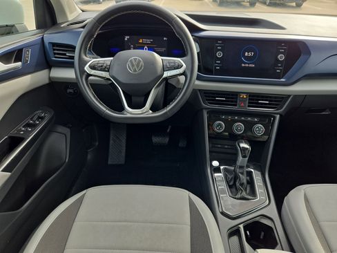 Used 2023 Volkswagen Taos SE w/ Panoramic Sunroof Package FWD image 29