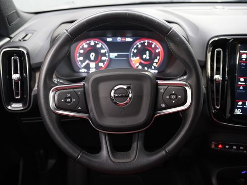 Used 2019 Volvo XC40 T5 Inscription image 12