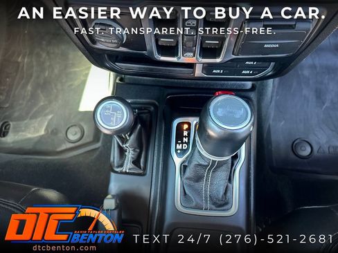 Used 2022 Jeep Wrangler Unlimited Sahara w/ Cold Weather Group AWD/4WD image 23
