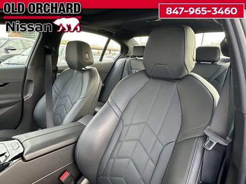 Used 2025 BMW 530i xDrive AWD/4WD image 14