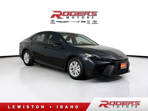 Used 2026 Toyota Camry LE w/ Preferred Package 2 (TMS) FWD image 1