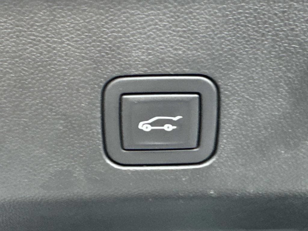 Used 2024 Chevrolet Tahoe Premier AWD/4WD image 14