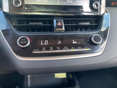 Used 2022 Toyota Corolla LE FWD image 44
