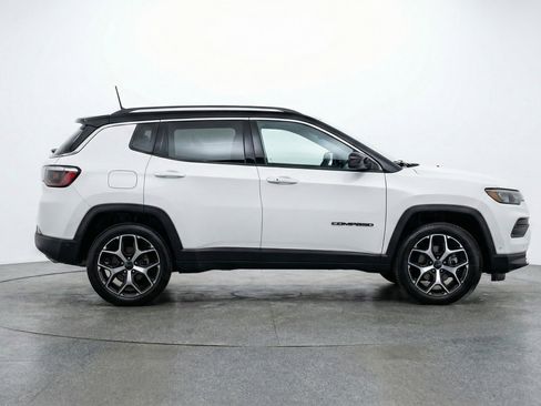 Used 2025 Jeep Compass Limited AWD/4WD image 11