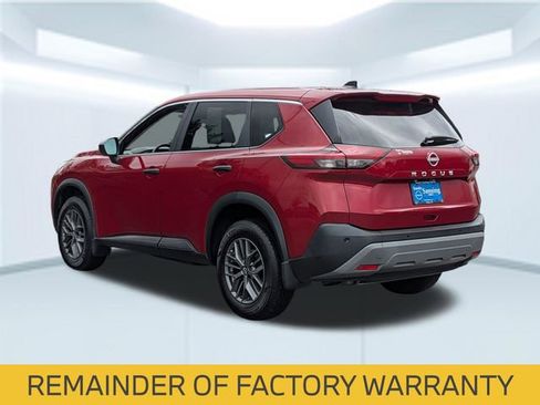 Used 2023 Nissan Rogue S image 2