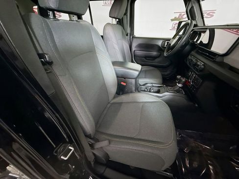 Used 2024 Jeep Wrangler Unlimited image 29