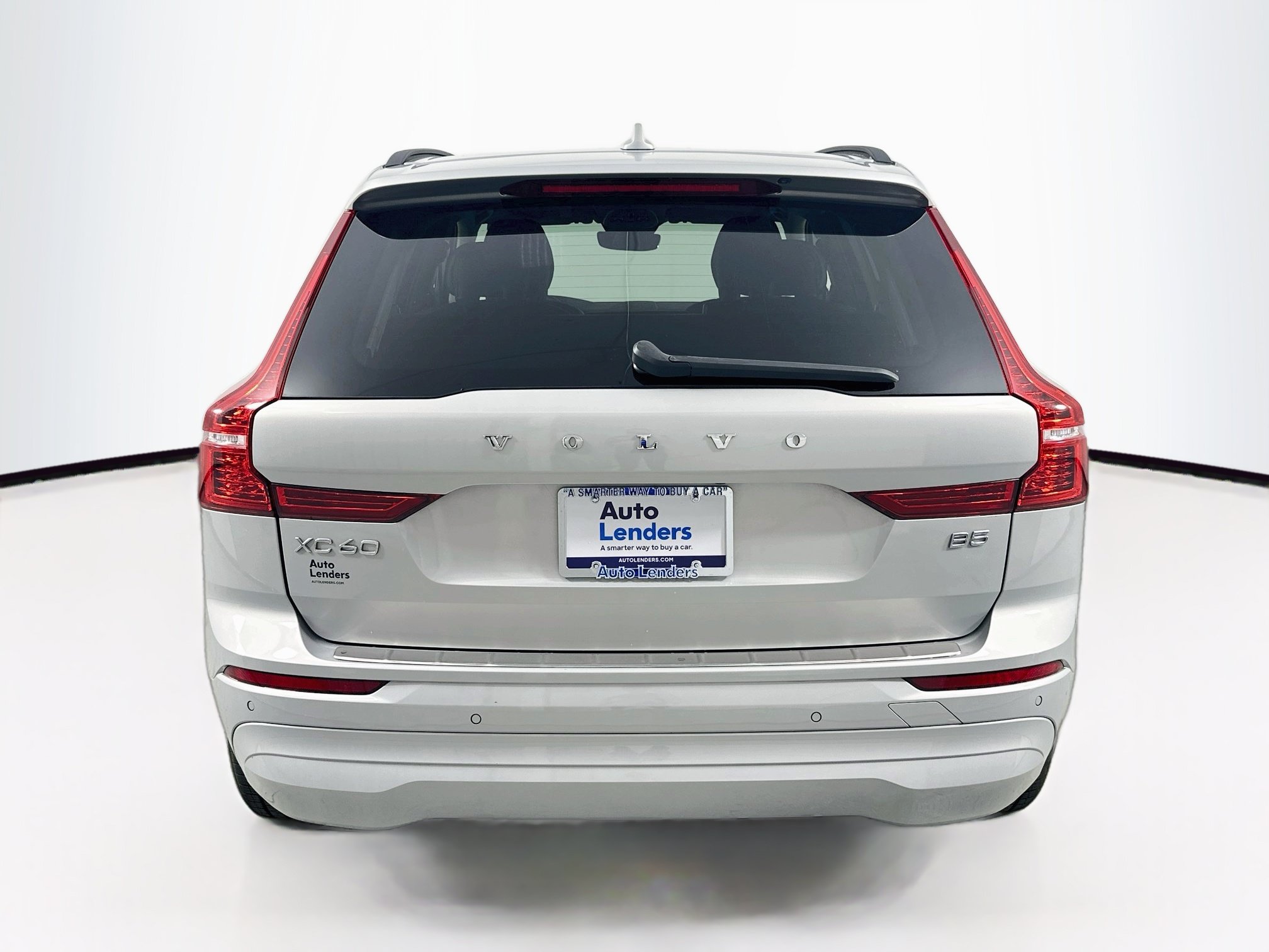 Used 2022 Volvo XC60 B5 Momentum w/ Protection Package Premier FWD image 6
