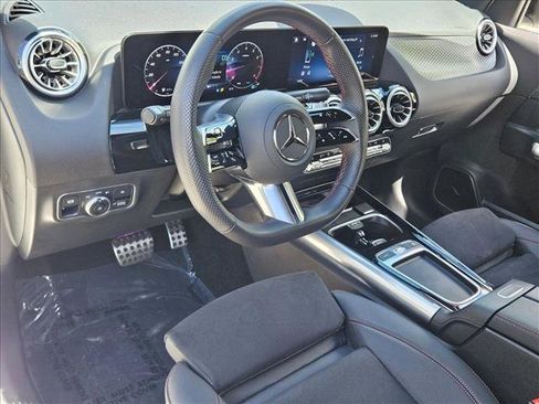 Used 2025 Mercedes-Benz GLA 250 image 11