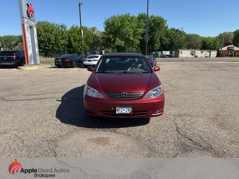 Used 2002 Toyota Camry XLE FWD image 2