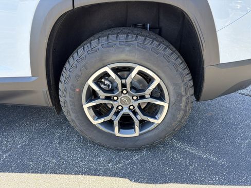 New 2026 Chevrolet Equinox ACTIV w/ Safety and Technology Package AWD/4WD image 20