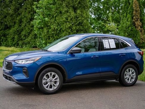 Used 2023 Ford Escape Active w/ Tech Pack #1 AWD/4WD image 8