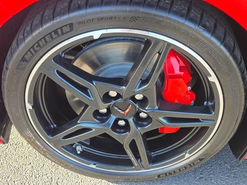 Used 2021 Chevrolet Corvette Stingray Premium Cpe w/ Z51 Performance Package RWD image 13