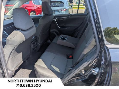 Used 2025 Toyota RAV4 XLE AWD/4WD image 30