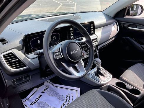 Used 2025 Kia Seltos LX AWD/4WD image 17